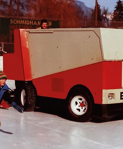 1984: Die erste Eisbearbeitungsmaschine für Eisschnellauf