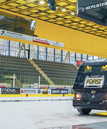 Personalisierte Eisbearbeitungsmaschine in der Intercable Arena Bruneck